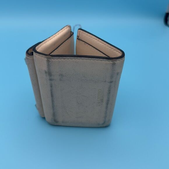 Valentino-Cream Leather Rockstud Trifold Wallet- COA and dust bag included - Picture 8 of 10